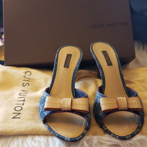 Louis Vuitton Shoes - Louis Vuitton Sz 40 heels
